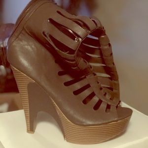 Gladiator  heel boots brand new